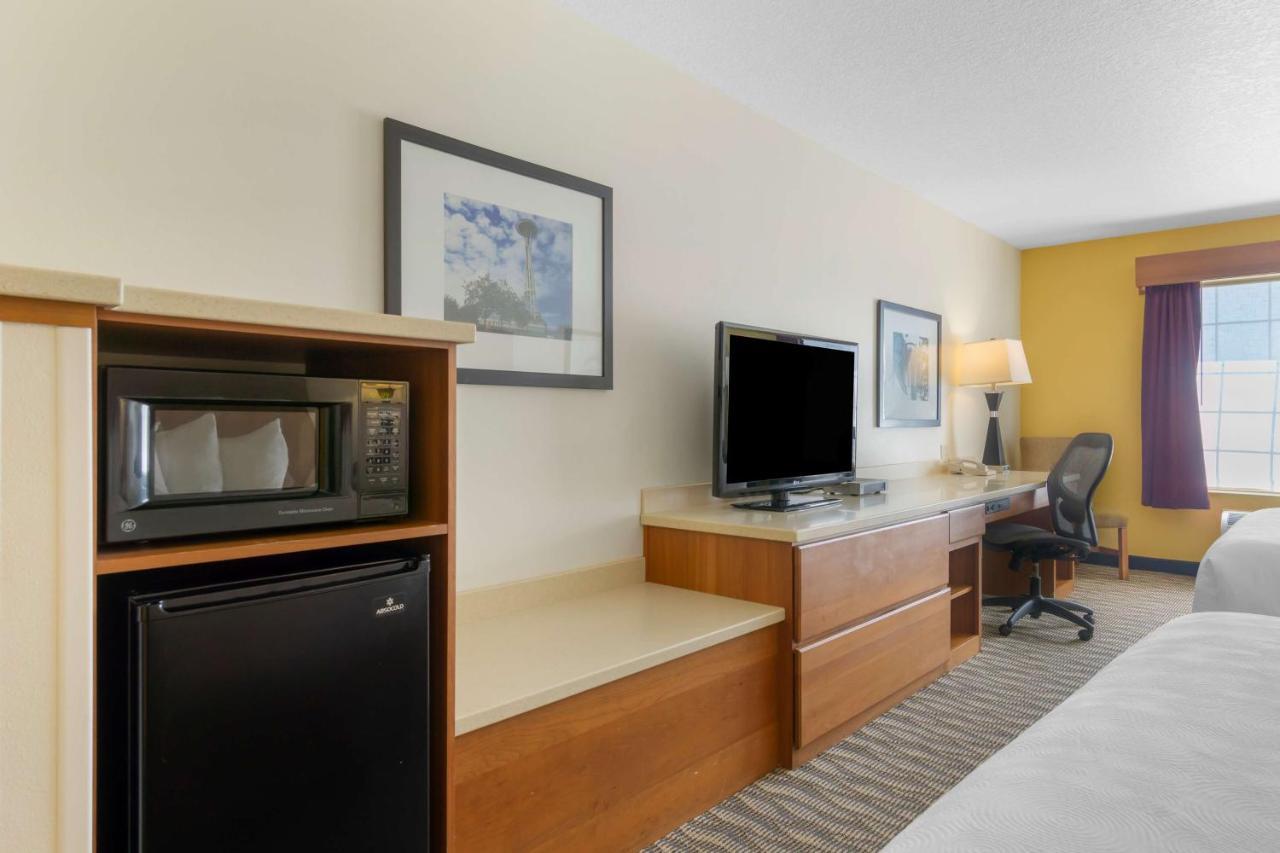 Western Park Place & 3*