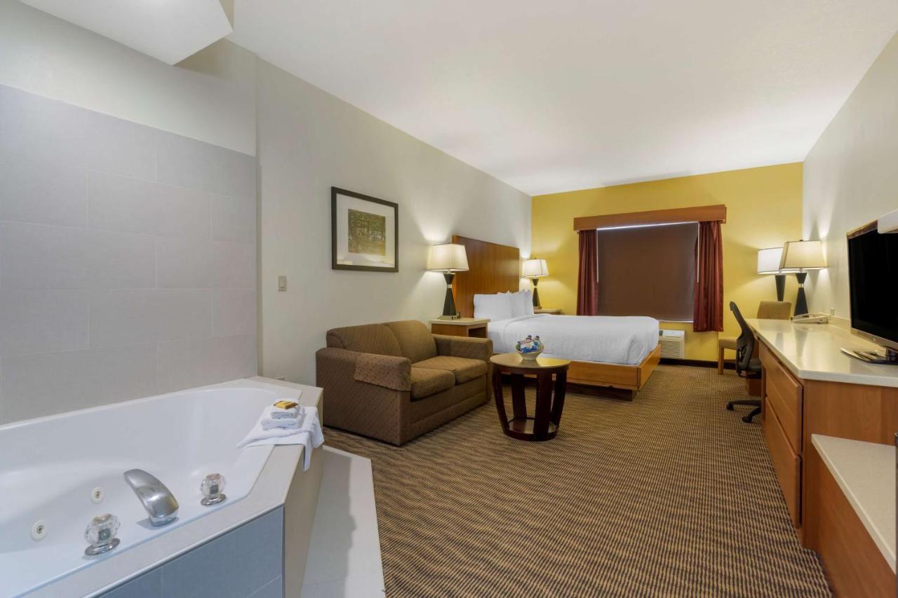Western Park Place & Hotel 3*