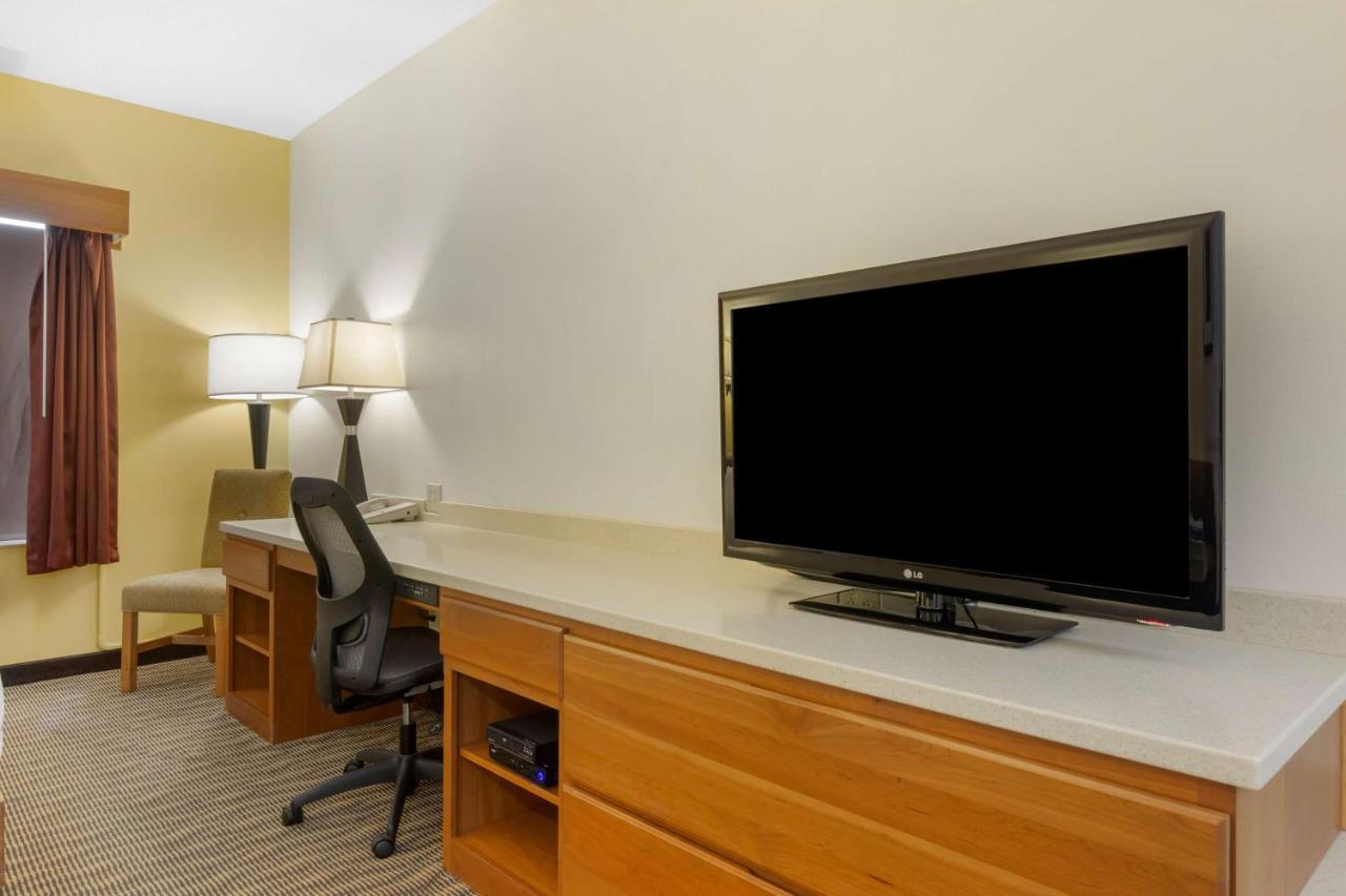 Western Park Place & 3*